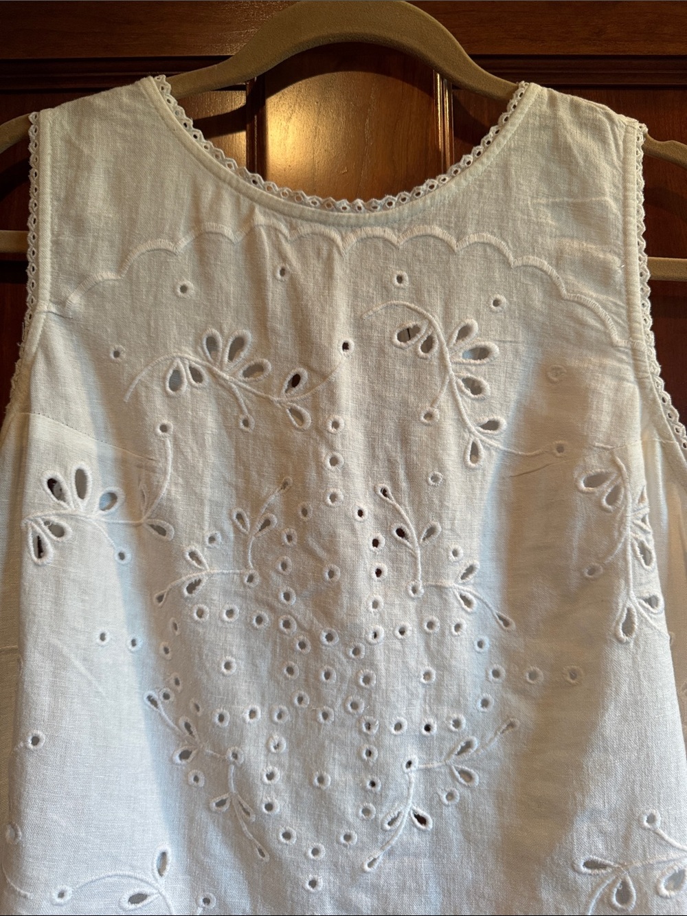 Abercrombie & Fitch White Eyelet Sleeveless top - Picture 2 of 4